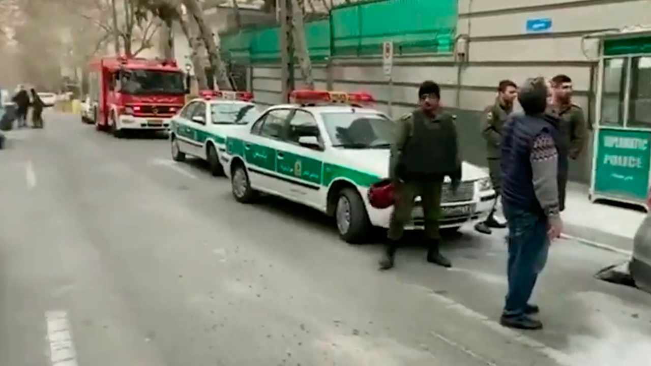 IRNA: стрелявший в посольстве Азербайджана приехал в здание дипмиссии c двумя детьми