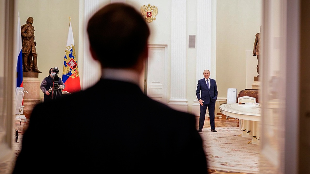 Макрон заявил о готовности продолжить диалог с Путиным Макрон заявил о готовности продолжить диалог с Путиным