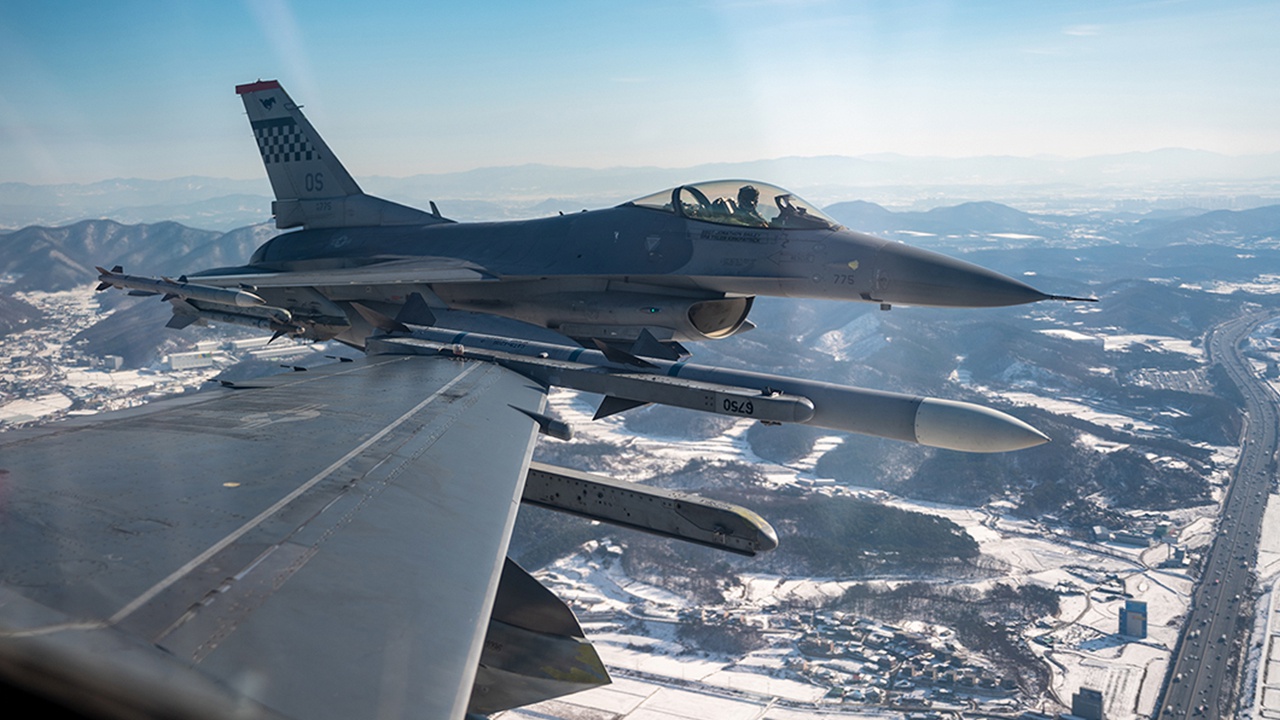 Politicо: группа военных в Пентагоне ведет тайную кампанию по поставкам истребителей F-16 Киеву