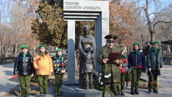 Память жертв блокады Ленинграда почтили в Ереване