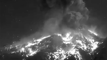 Мощный взрыв мексиканского вулкана Попокатепетль попал на видео