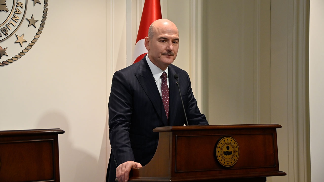 Глава МВД Турции призвал США убрать «свои грязные руки» от страны