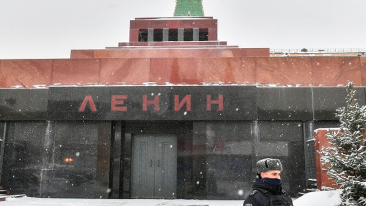 В Москве задержали мужчину при попытке украсть Ленина из Мавзолея
