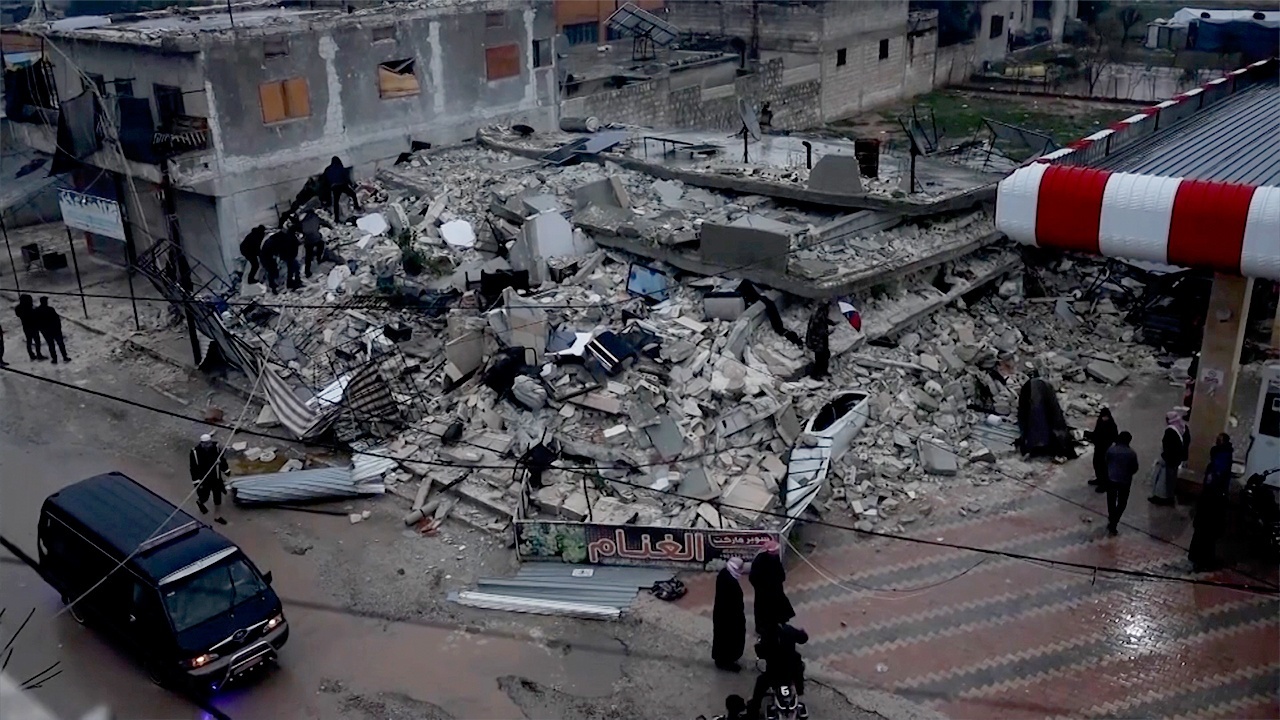 Количество погибших при землетрясении в Турции достигло 2921 