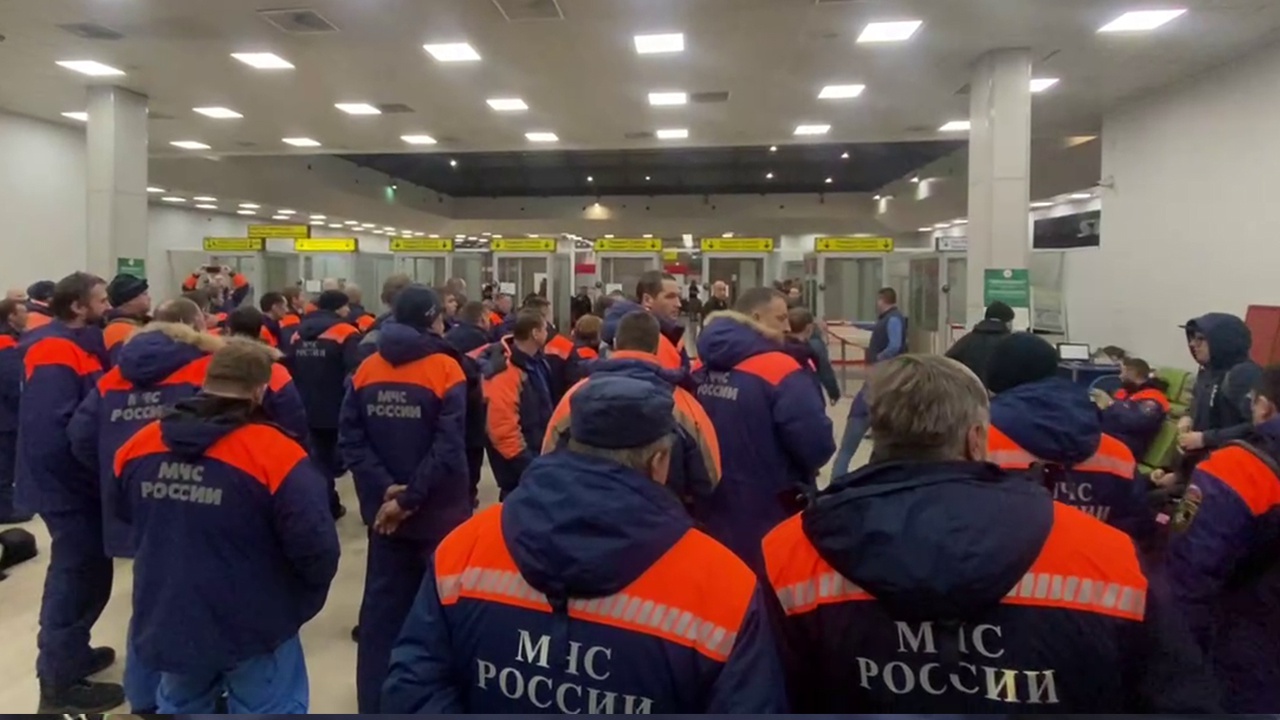 В Турцию прибыли более ста спасателей из России 