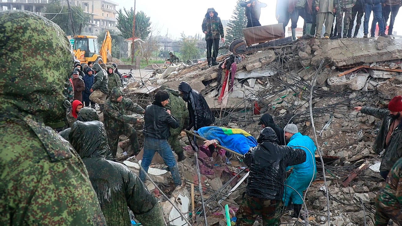 В Сирии военнослужащие ВС РФ спасли из-под завалов 42 человека