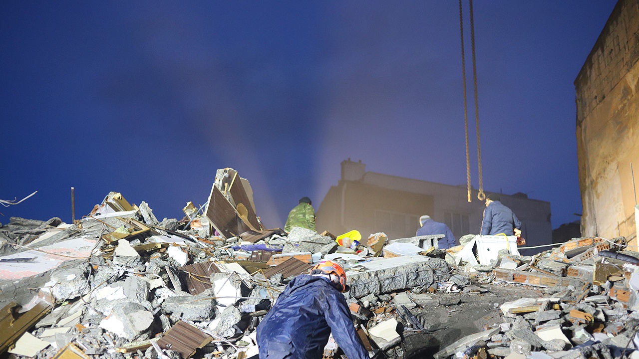Количество жертв разрушительных землетрясений в Турции достигло 5 434