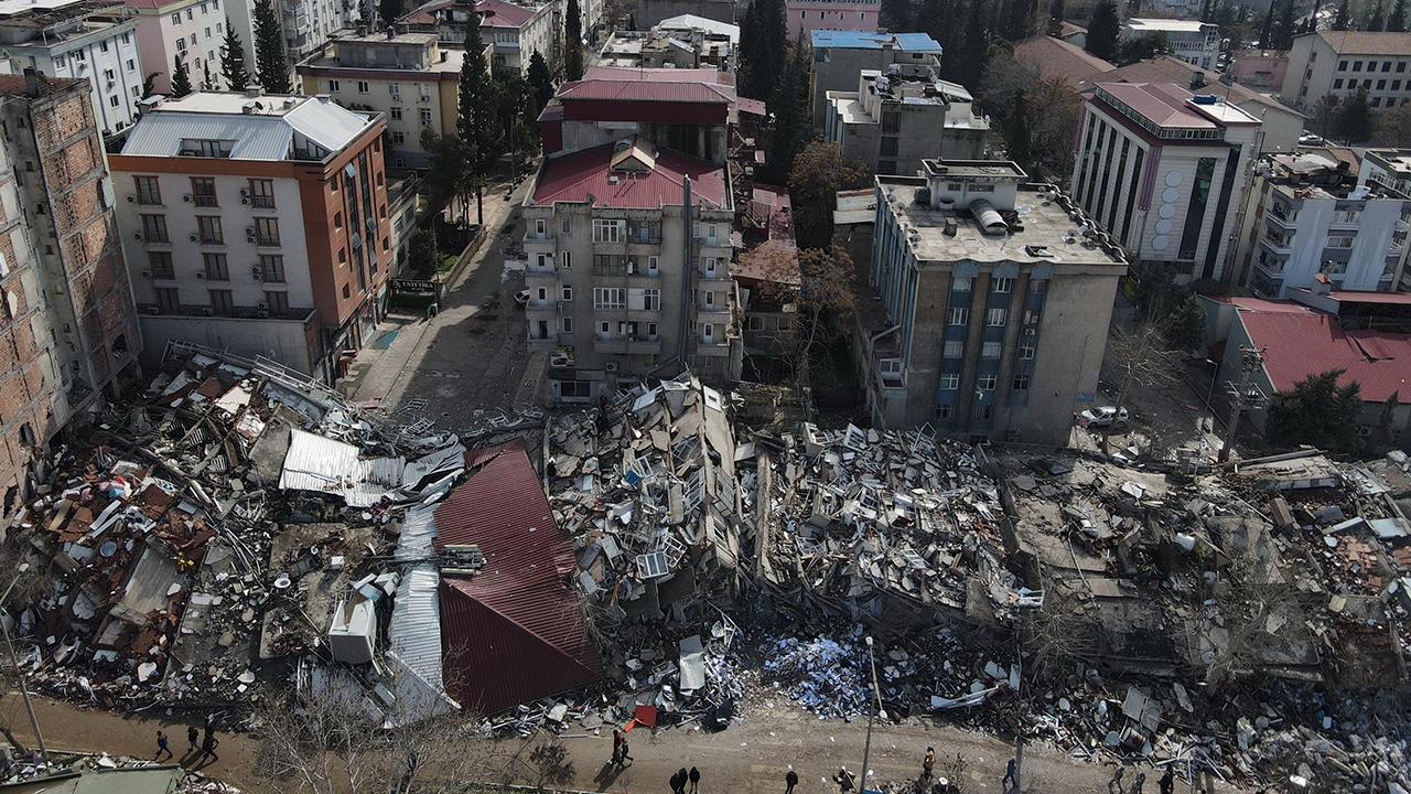 Самолет Эрдогана приземлился в разрушенном землетрясением Кахраманмараше