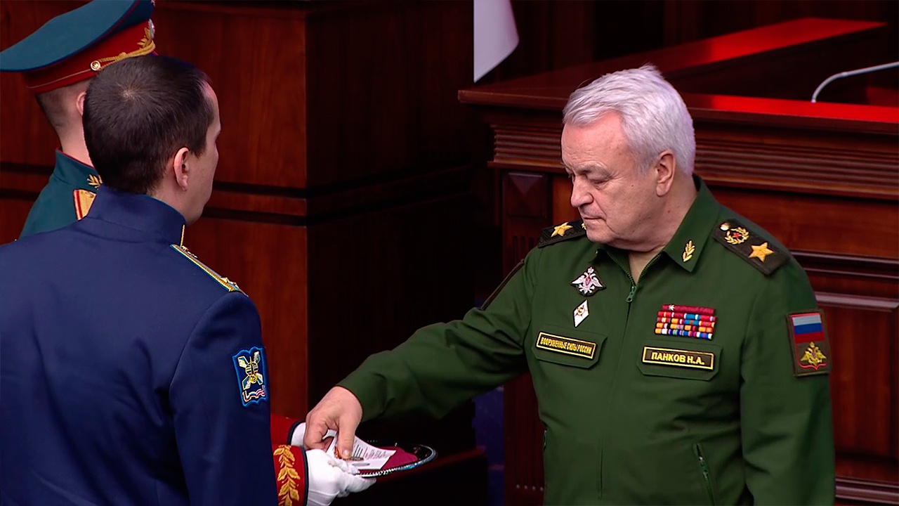 Замминистра обороны Панков наградил лучших военных ученых