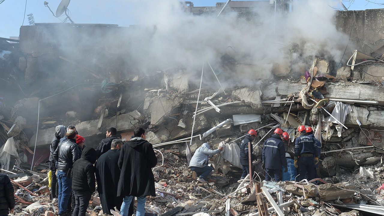 Под завалами рухнувших зданий в Турции могут находиться россияне