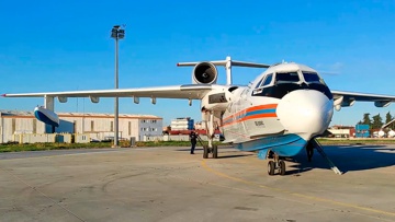 Российский самолет Бе-200 помог потушить пожар в порту турецкого города Искендерун