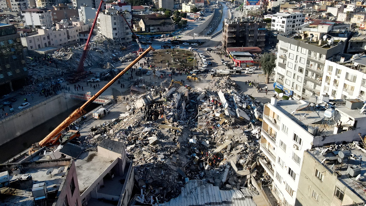 Anadolu: землетрясение в Турции унесло жизни 14 014 человек