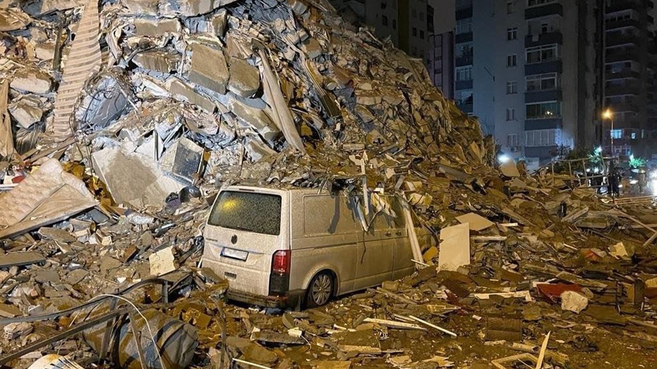 Число погибших в результате землетрясения в Турции возросло до 12 391
