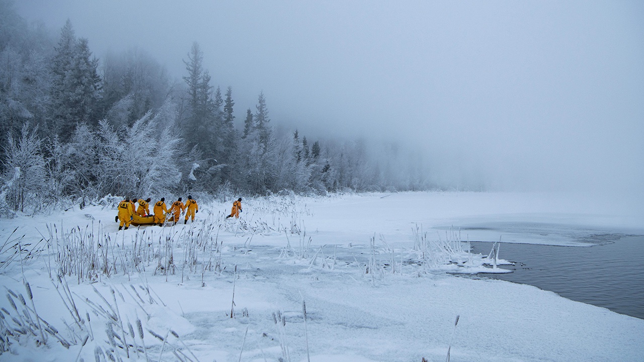 Белый дом: на высоте 12 километров над Аляской был сбит неизвестный летательный аппарат