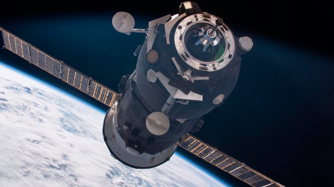 В НАСА заявили, что агентство помогает Роскосмосу выявить причину утечки на «Прогрессе МС-21»