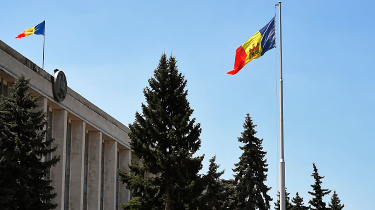 Парламент Молдавии утвердил новое правительство во главе с Речаном