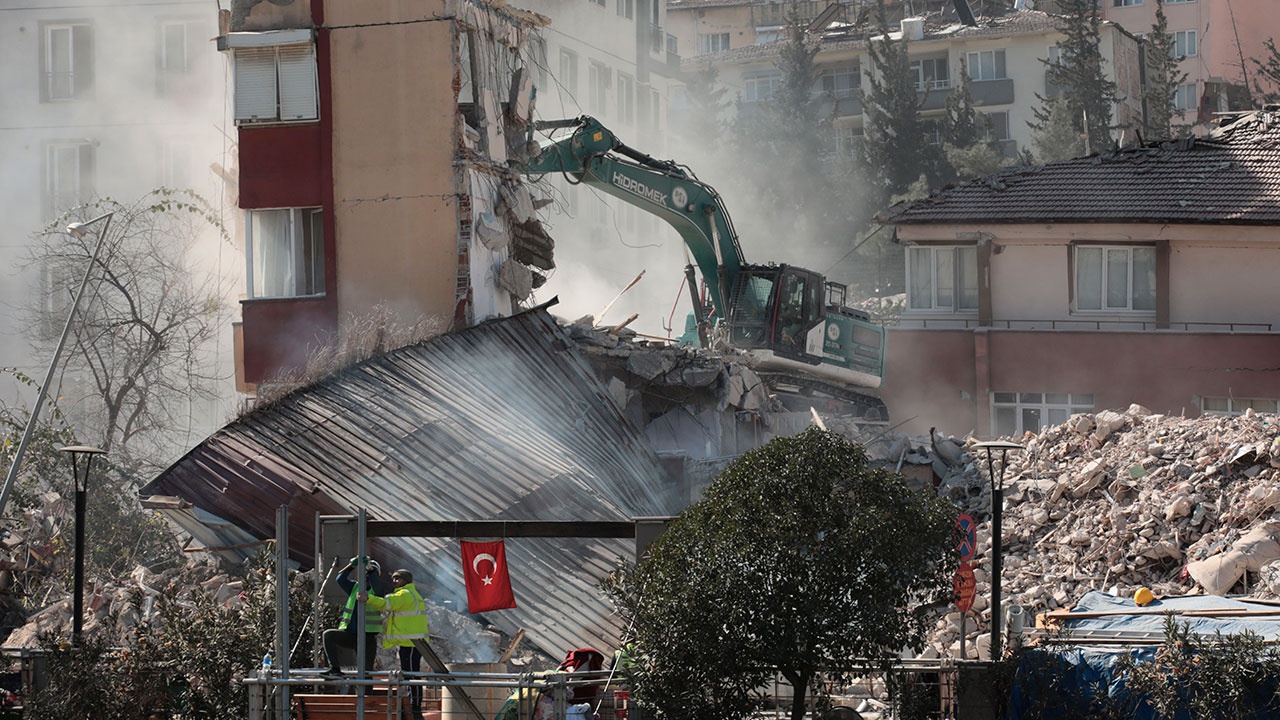 Число жертв землетрясений в Турции превысило 40,5 тысяч