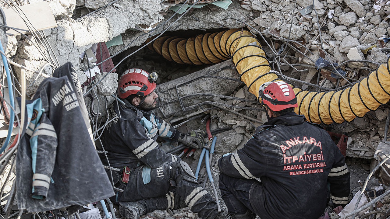 Количество жертв землетрясения в Турции достигло 41 020 человек