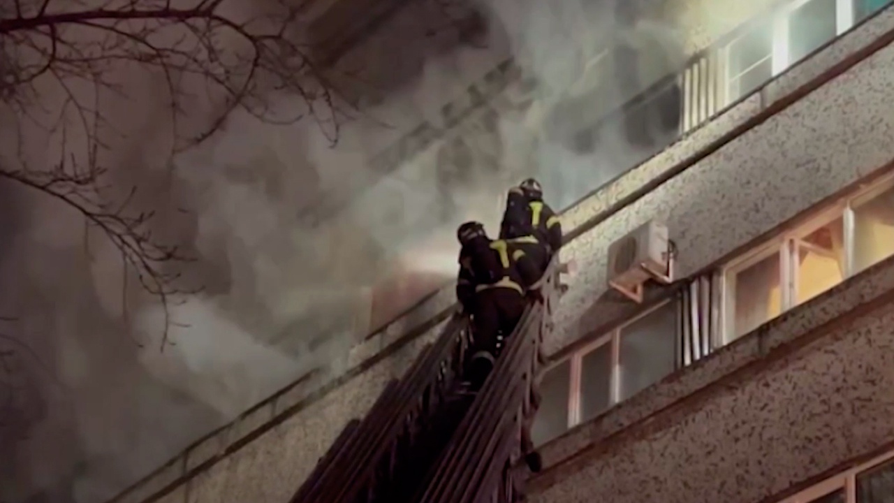 Шесть человек погибли и девять пострадали при пожаре в московском отеле