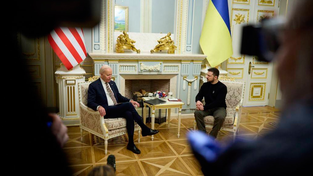 Отставной подполковник армии США назвал визит Байдена в Киев постановочным