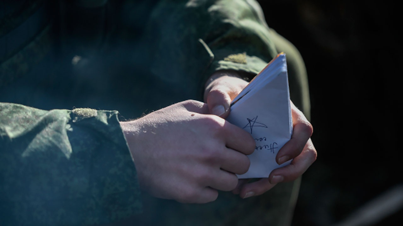 Дети из Болгарии в письмах поблагодарили российских бойцов в зоне СВО за их труд