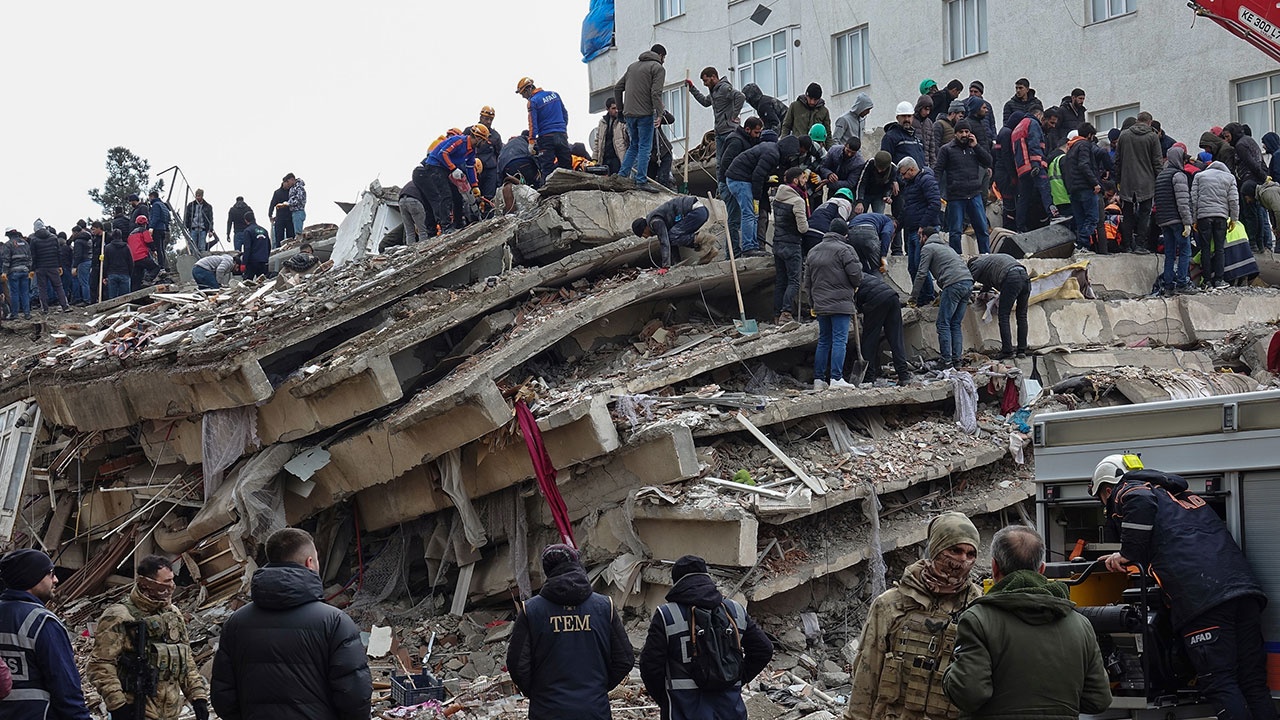 Число жертв землетрясений в Турции приблизилось к 46 тысячам
