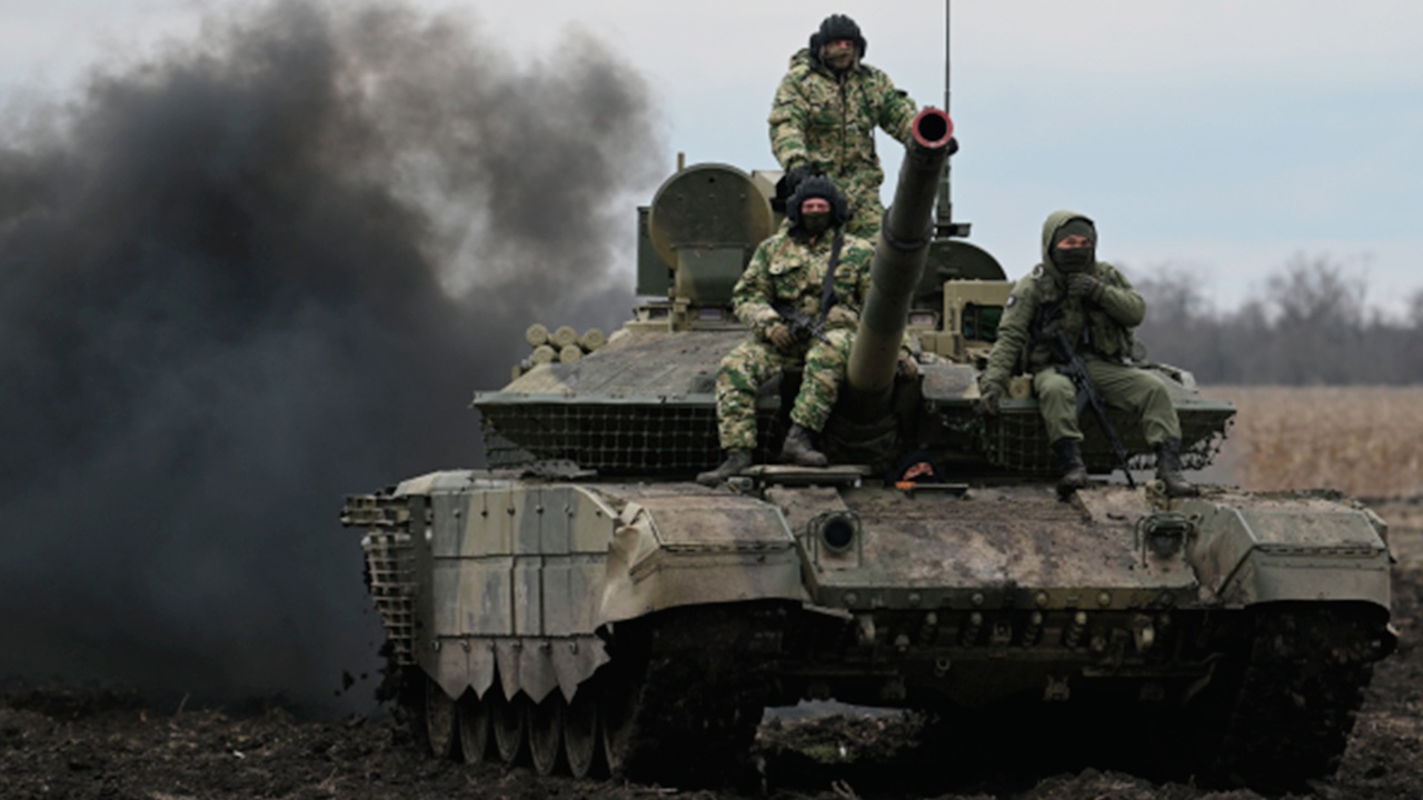 Военкор Филатов: противник «психует» из-за ночных обстрелов российских танкистов в Донбассе