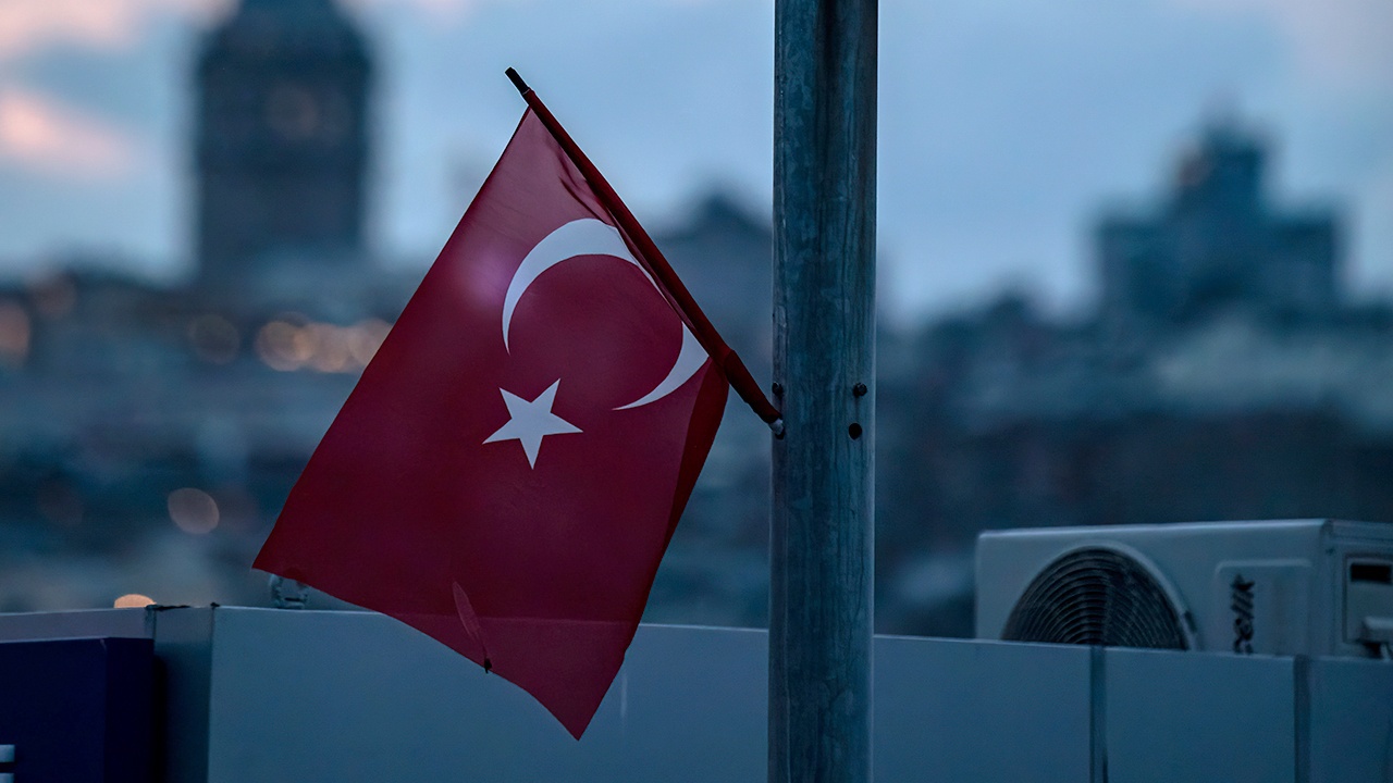 Milliyet: в Стамбуле загорелось рыболовецкое судно под российским флагом