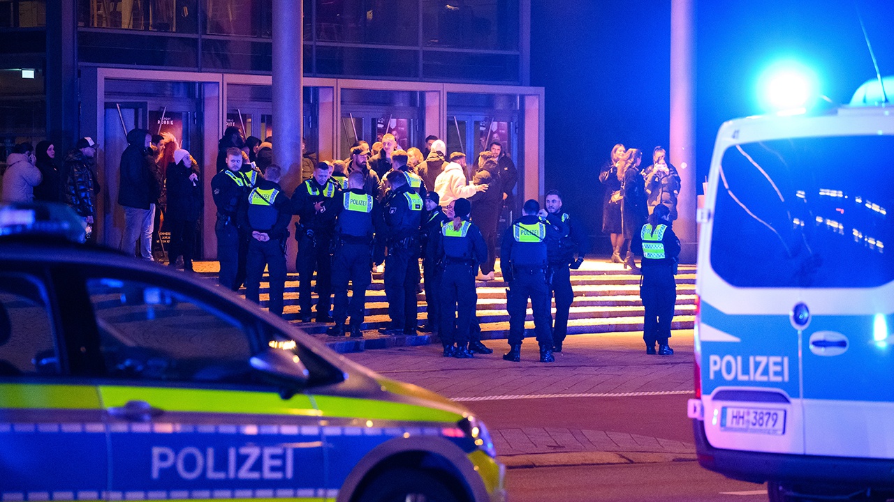 Полиция Гамбурга назвала инцидент со стрельбой «массовым убийством на почве одержимости»