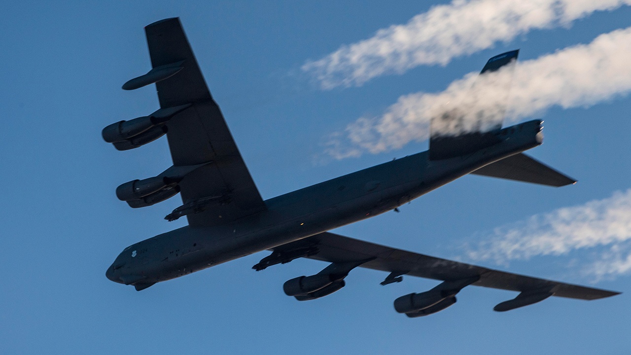 МО РФ: российский Су-35 сопроводил два бомбардировщика B-52 ВВС США над Балтийским морем