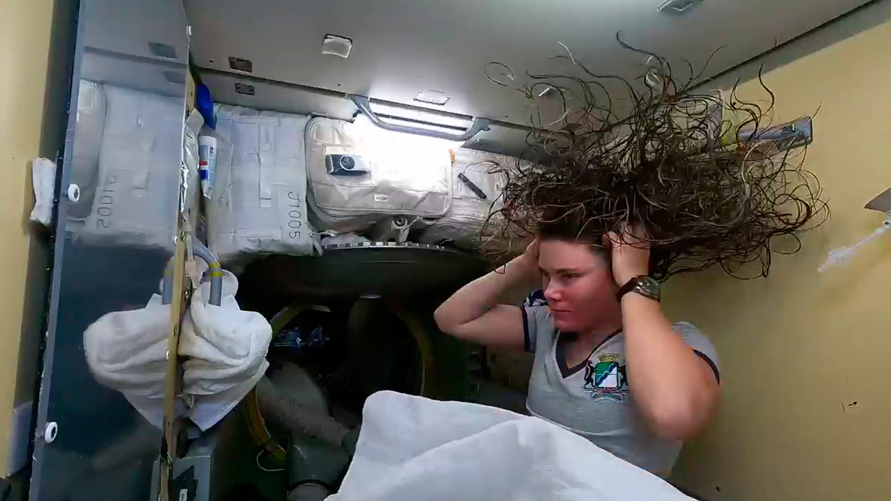 Космонавт Кикина рассказала, как мыла волосы на МКС больше 2,5 часа