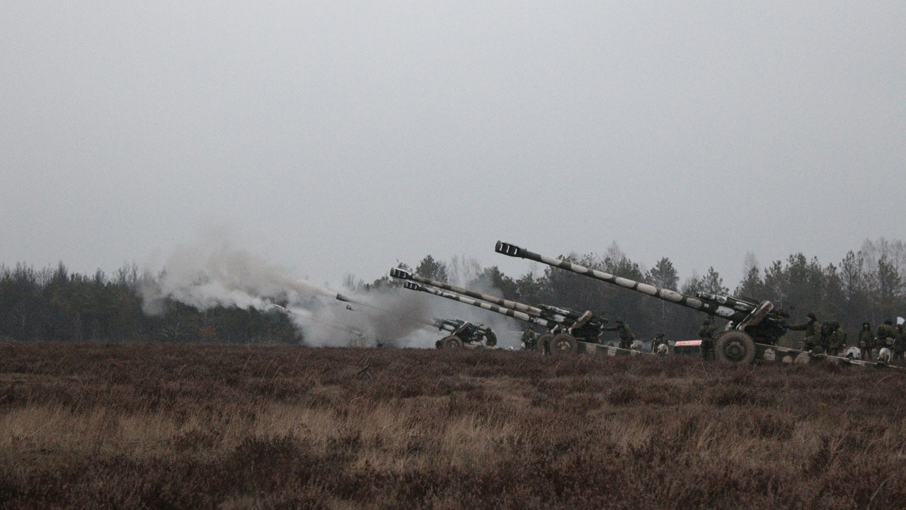 Белорусские военные отрабатывают артиллерийские и ракетные удары в ходе проверки боеготовности