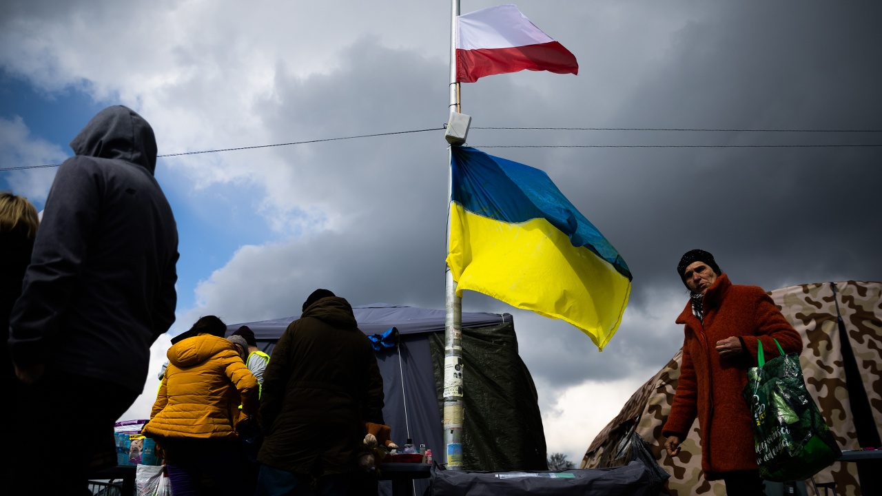 Mysl Polska: украинские беженцы в Польше показали необходимость денацификации Украины