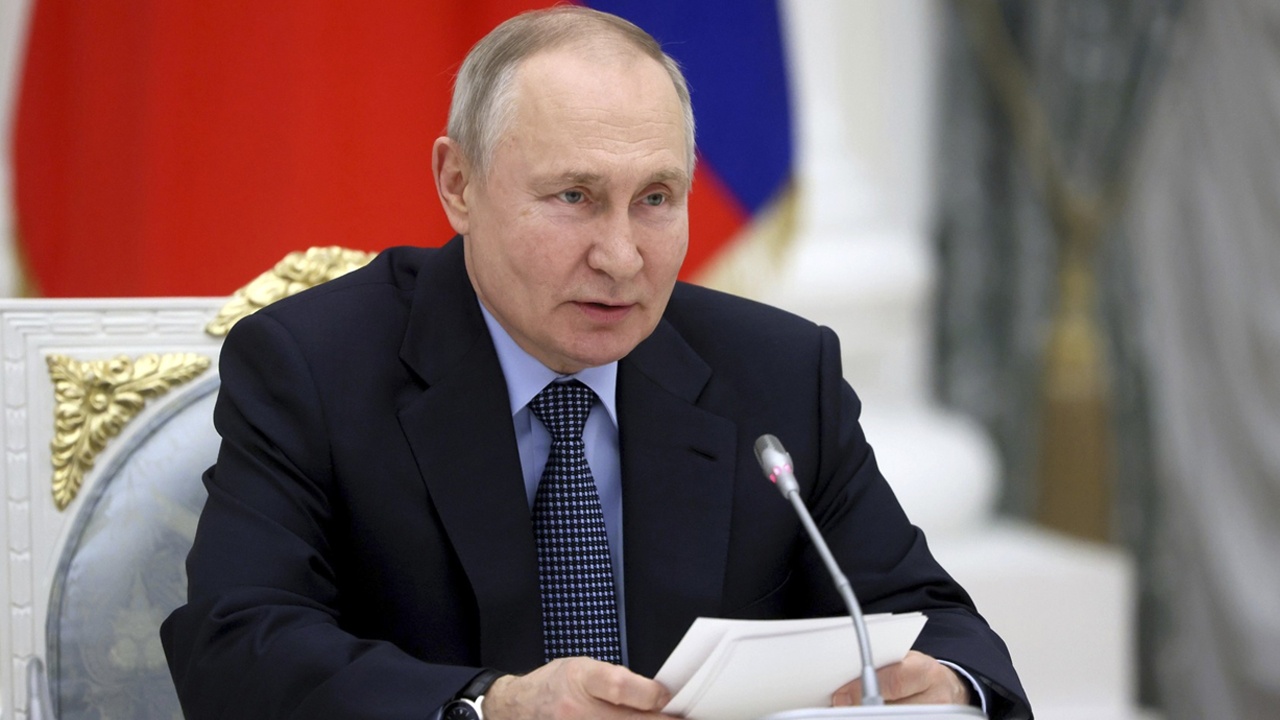Путин утвердил Ярошенко, Бокерию, Карякина и еще 37 членов Общественной палаты РФ