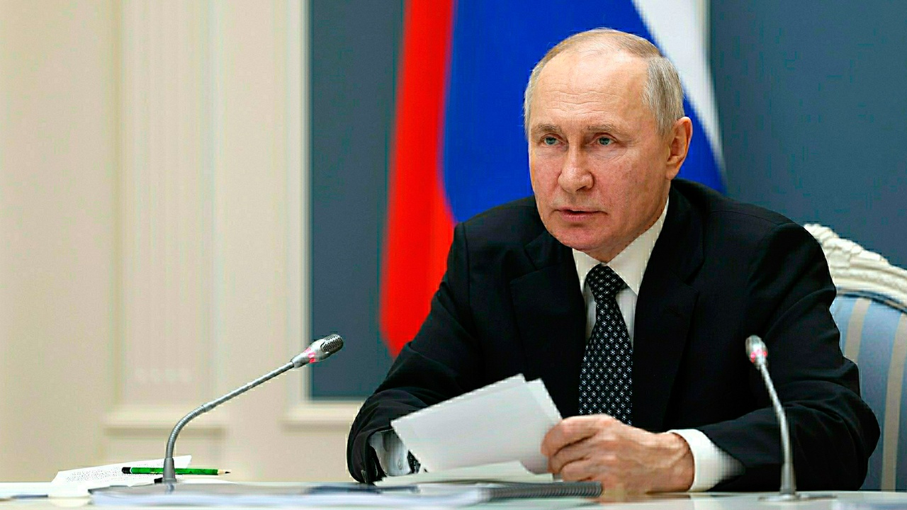 Путин поручил разработать информационные материалы о преступлениях киевского режима