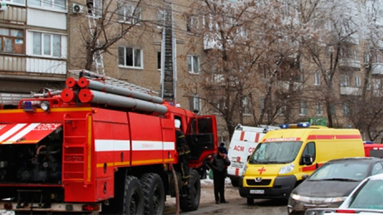 Пять детей и трое взрослых пострадали в ДТП с пожарной машиной под Саратовом