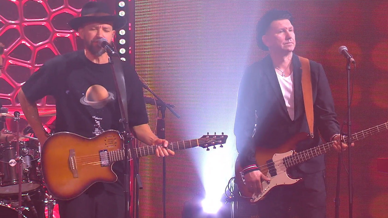 уматурман группа 2022. песня налей мне исполнитель uma2rman. нижегородская группа uma2rman впервые в россии сняла клип в космосе. уматурман нижний новгород. группа у урганта.