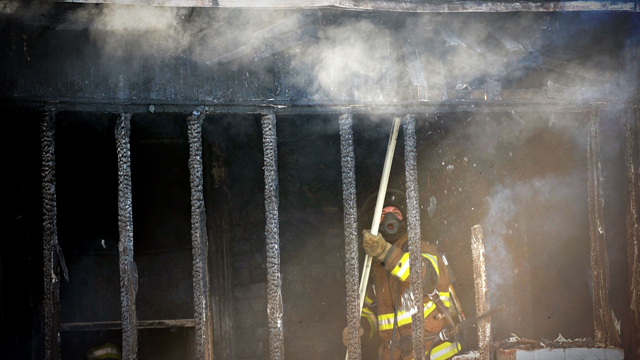 Токсичный дым еще несколько дней будет исходить от загоревшегося завода в США