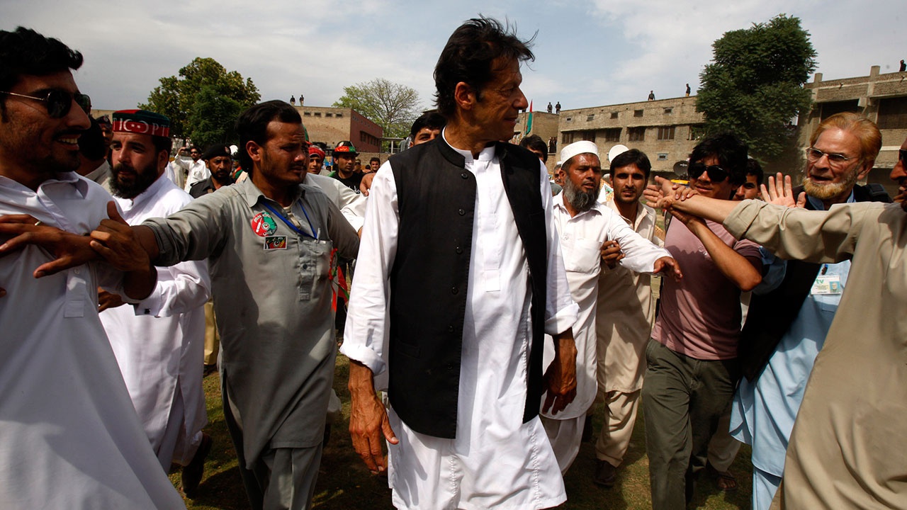 Суд освободил экс-премьера Пакистана Хана под залог