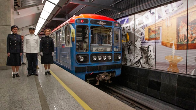 Ретро-вагоны и хор на БКЛ: московское метро отмечает 88-летие