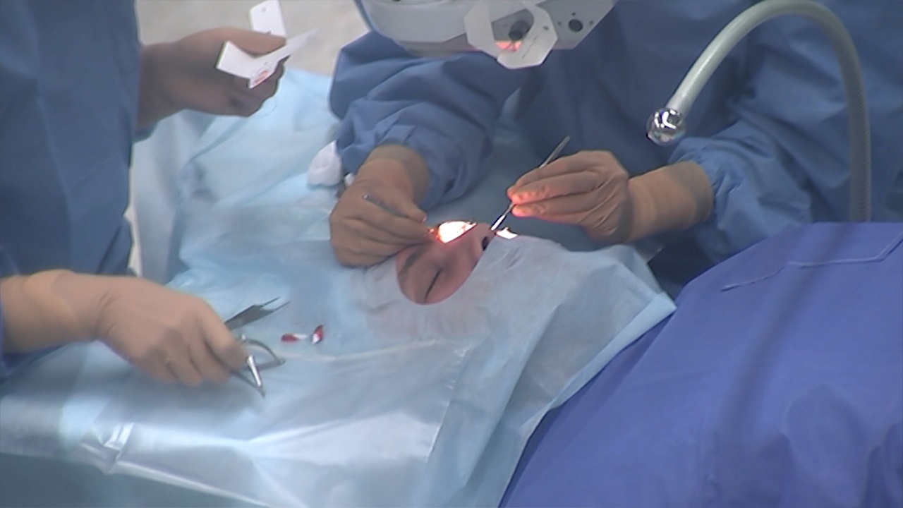 Ученые Сеченовского университета осваивают технологию пересадки искусственной роговицы