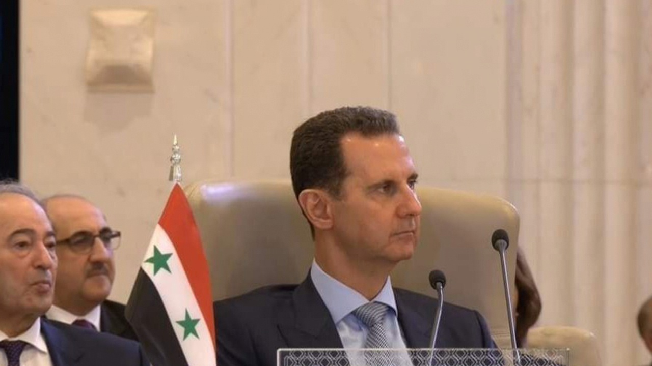 Асад снял наушник во время речи Зеленского на заседании Лиги арабских государств