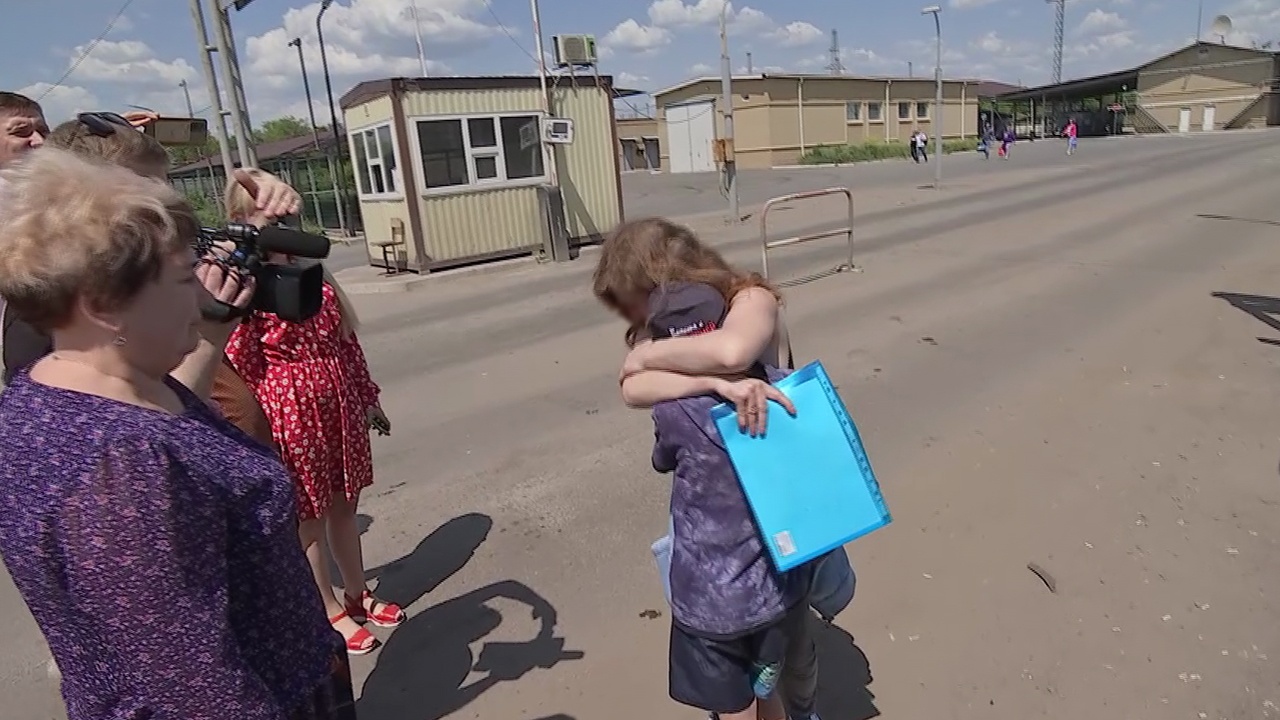 Эвакуированного из Купянска в сентябре прошлого года мальчика вернули матери