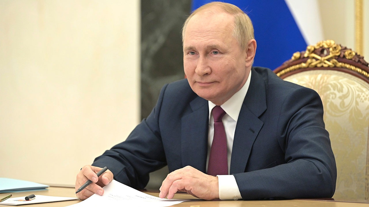 Путин поздравил группу «Вагнер» и ВС РФ с освобождением Артемовска