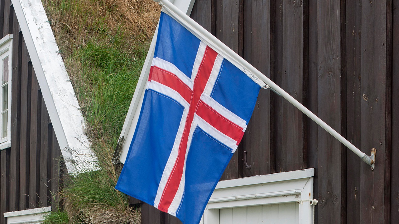 Исландия приостановит работу посольства в Москве