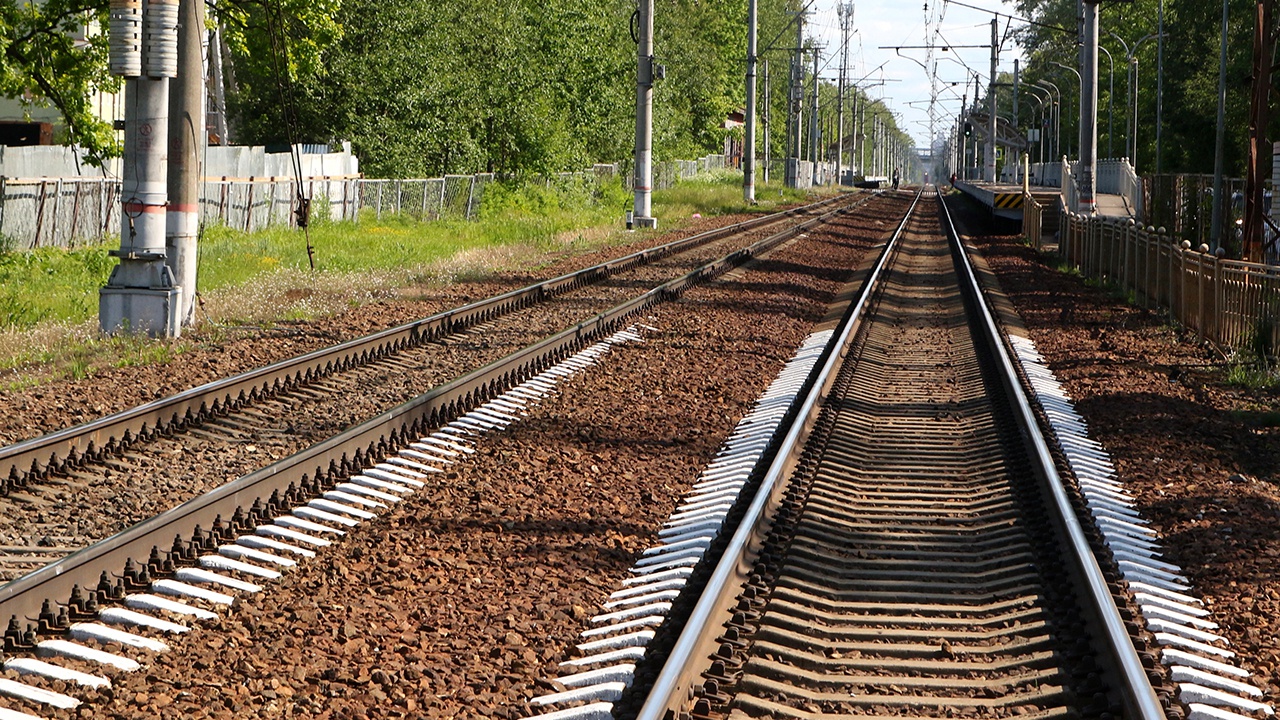 В Крыму приостановили движение поездов из-за повреждения полотна