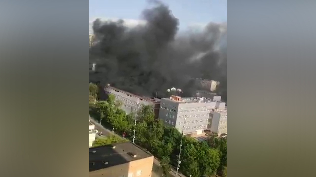 Теракт в москве метро сегодня 2023. Пожар в Москве. Пожар в Москве горела 5 этажка 2023. Взрыв здания. Огромный пожар.