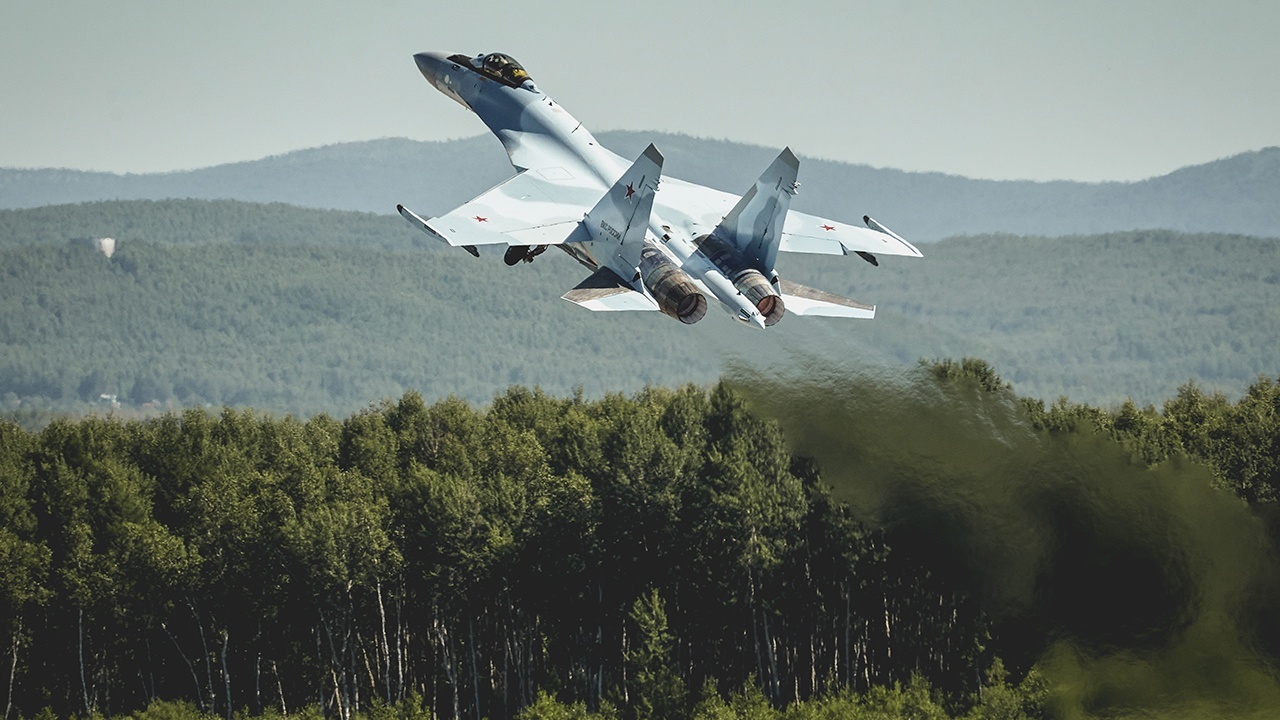 Минобороны России получило новую партию истребителей Су-35С