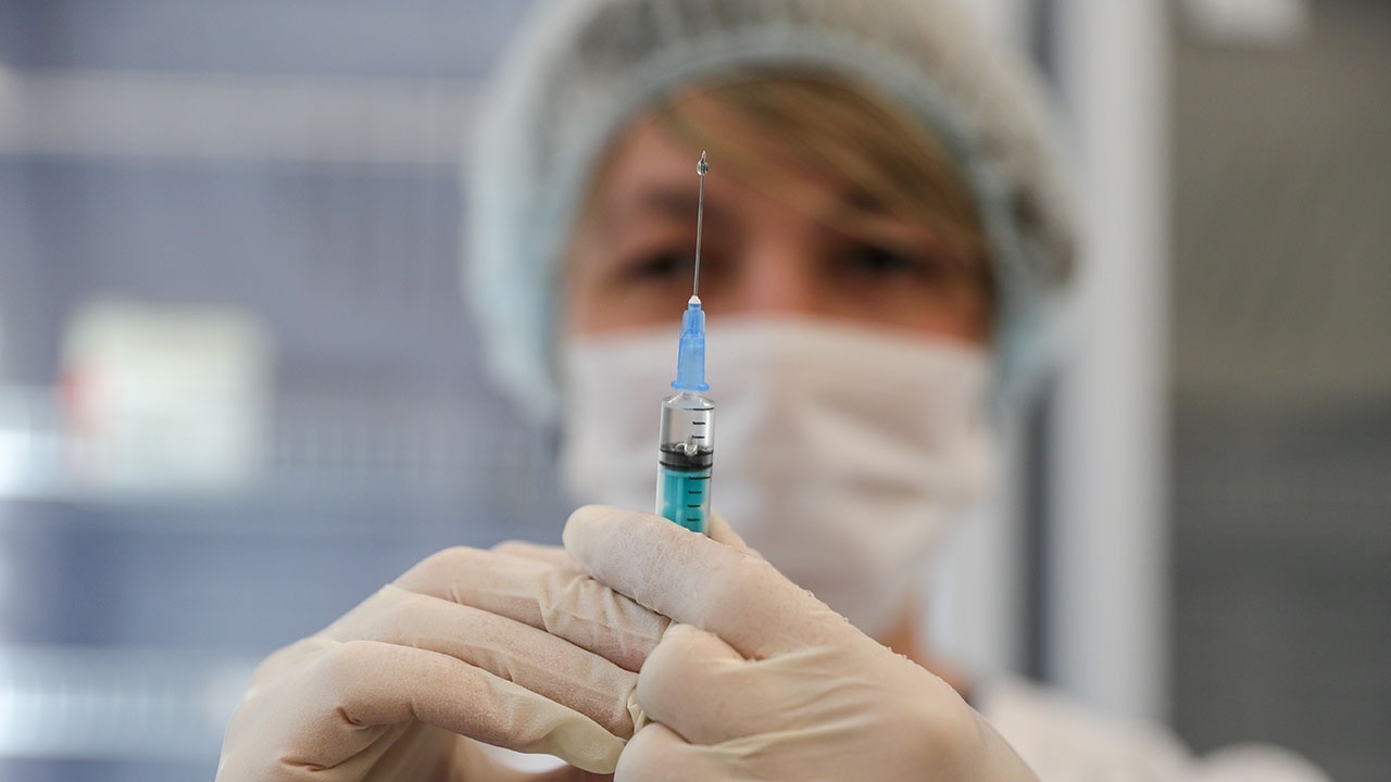 Минздрав предложил прекратить массовую вакцинацию от коронавируса