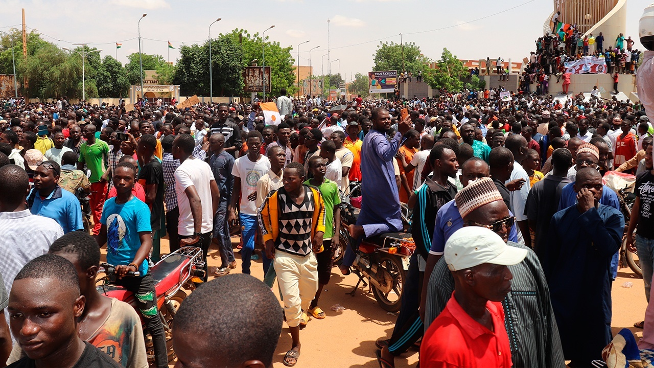 Мятежники в Нигере намерены предъявить президенту Базуму обвинения в госизмене